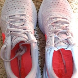 Womens nike size 7 epic react